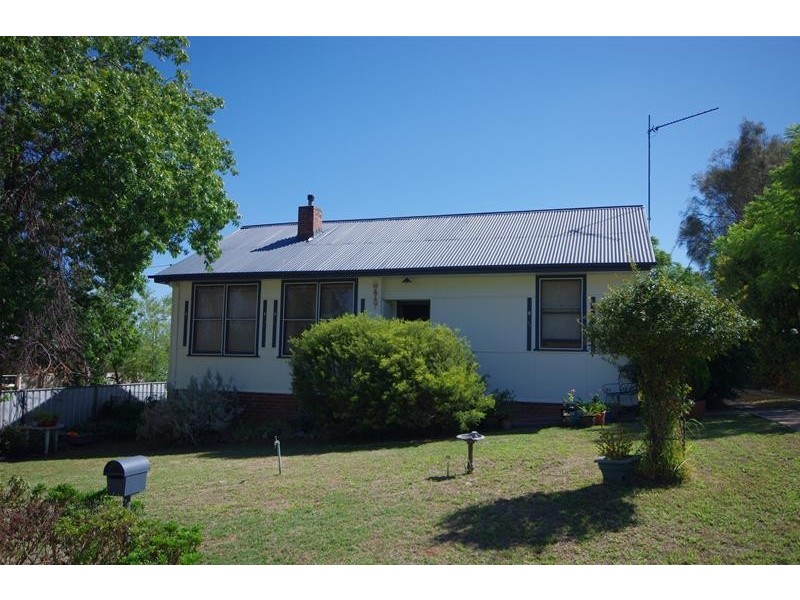 32 Macassar Street, Cowra NSW 2794