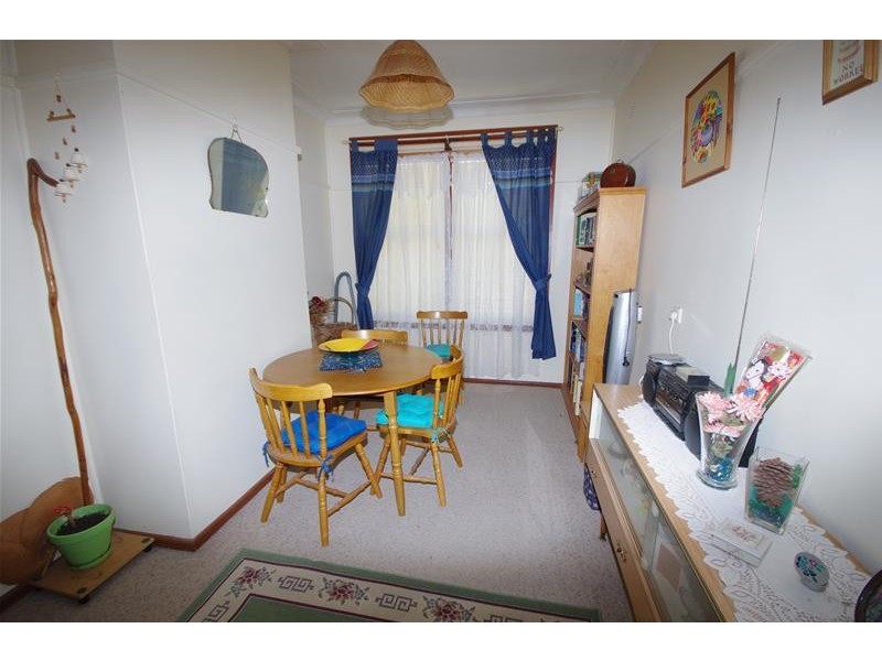 32 Macassar Street, Cowra NSW 2794