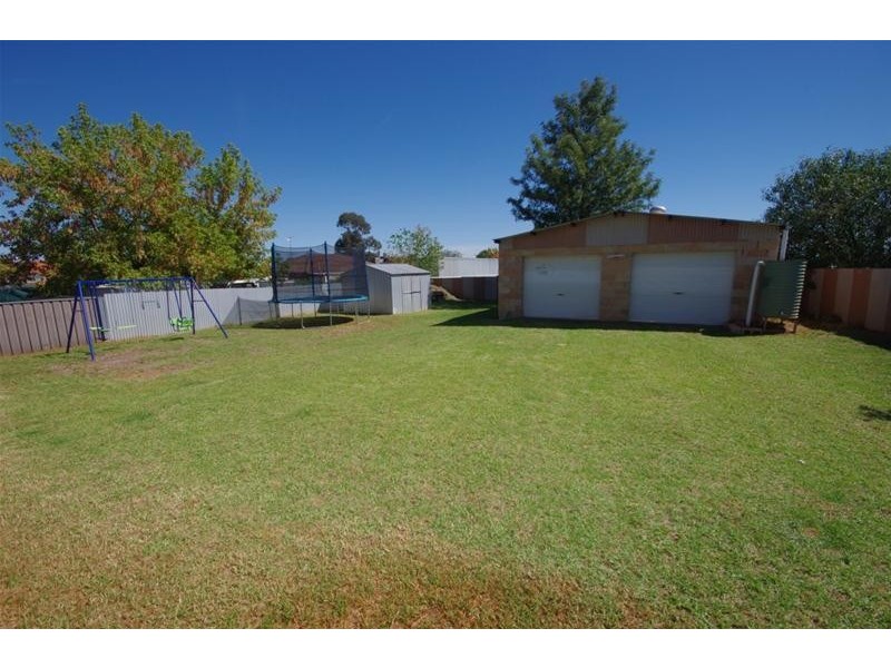 42 Victor Street, Cowra NSW 2794