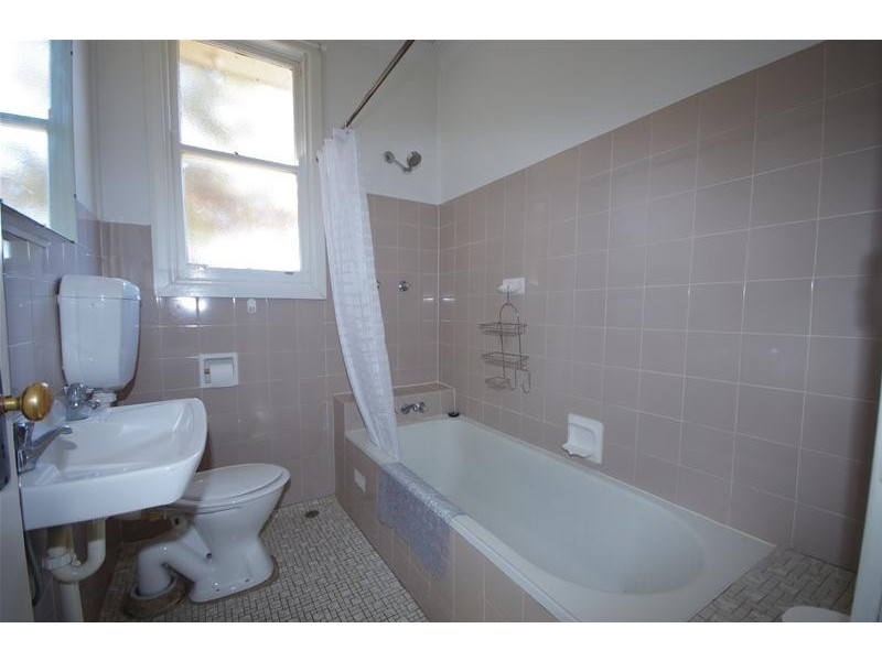 2 Sheahan Street, Cowra NSW 2794