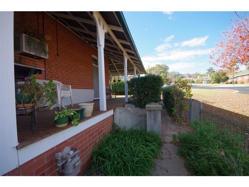 54 Lachlan Street, Cowra NSW 2794