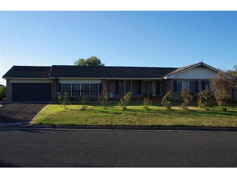 4 Duffey Avenue, Cowra NSW 2794