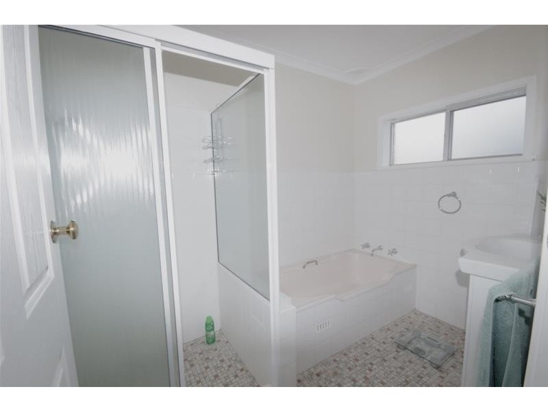 4 Duffey Avenue, Cowra NSW 2794