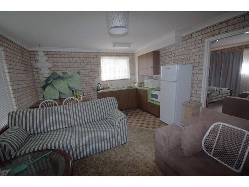 4 Lowan Place, Cowra NSW 2794