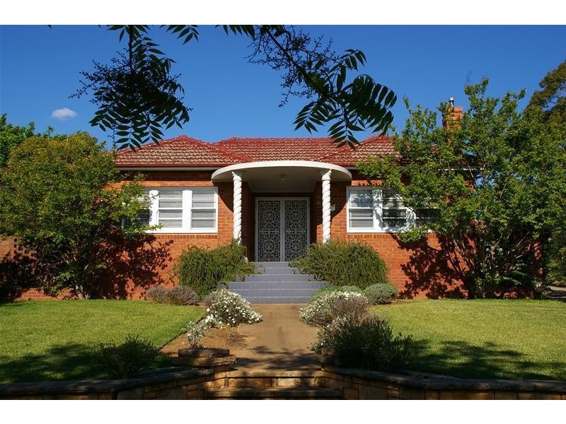 65 Lachlan Street, Cowra NSW 2794