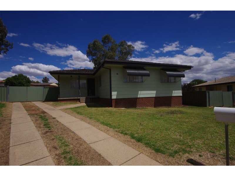 15 Jindalee Circuit, Cowra NSW 2794
