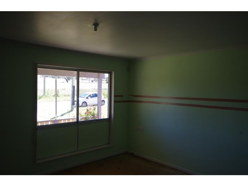 24 Pridham Street, Cowra NSW 2794