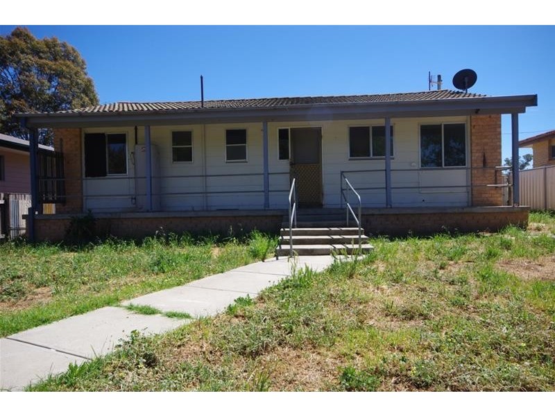 24 Pridham Street, Cowra NSW 2794