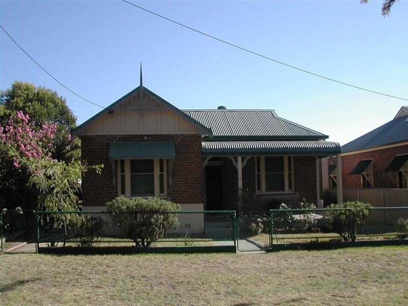 16 Denman Street, Cowra NSW 2794