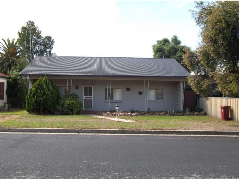 16 Whitby Street, Cowra NSW 2794