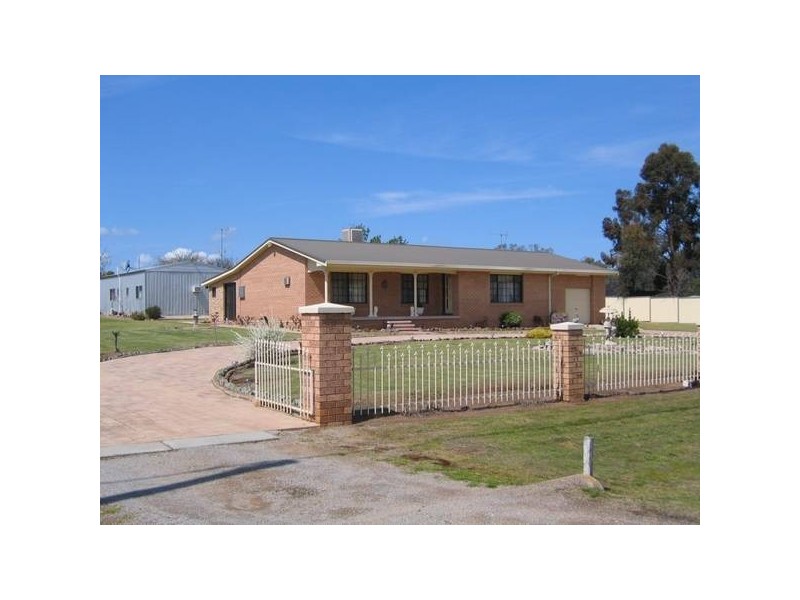 5 West Street, Wattamondara NSW 2794