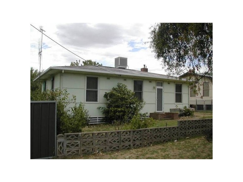 18 Whitby, Cowra NSW 2794