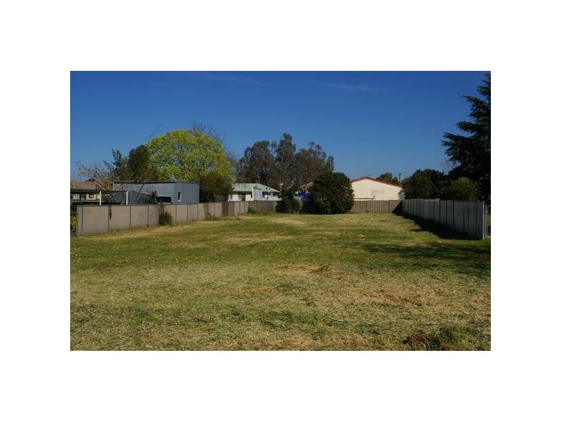 16 Stewart Street, Cowra NSW 2794