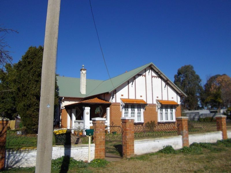 4 Shelley Street, Cowra NSW 2794
