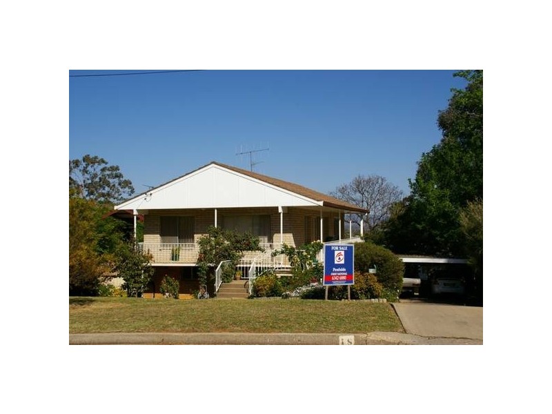 18 Henderson Street, Cowra NSW 2794