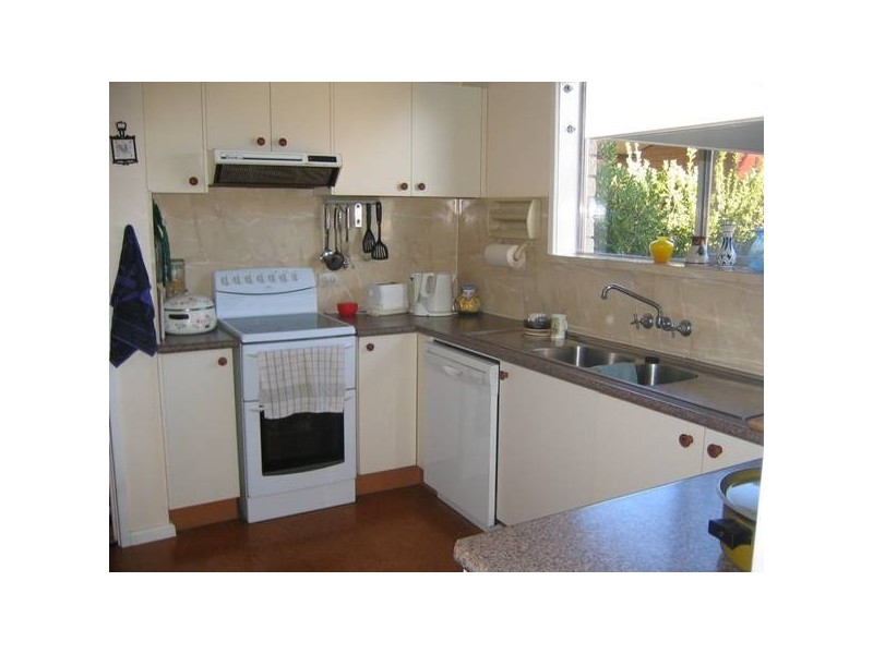 18 Henderson Street, Cowra NSW 2794