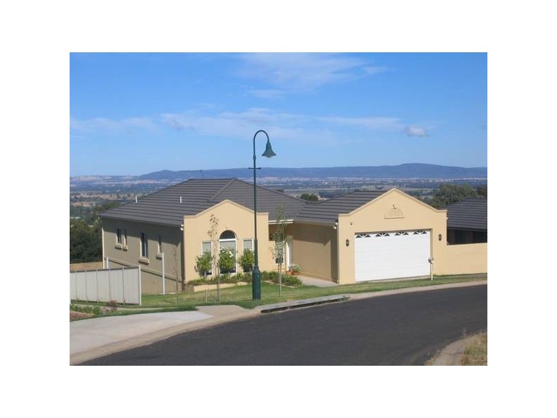 2 Paris Place, Cowra NSW 2794