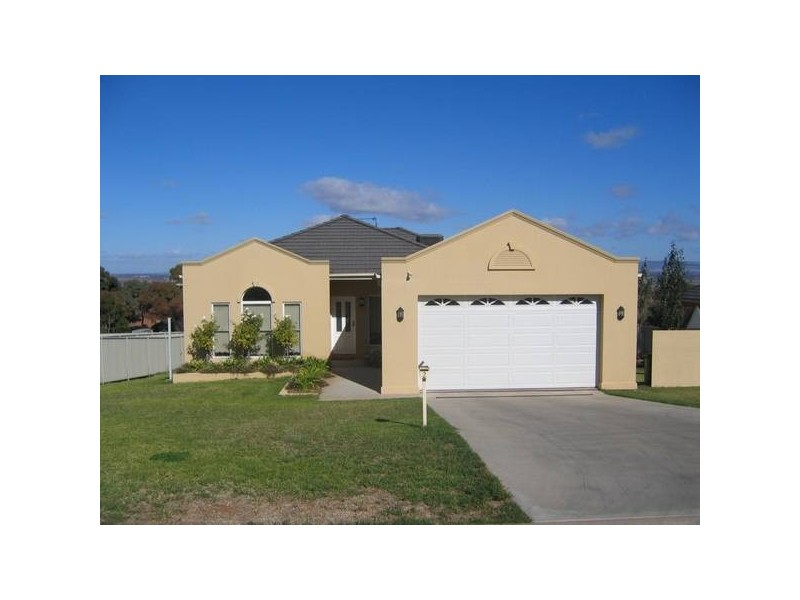 2 Paris Place, Cowra NSW 2794
