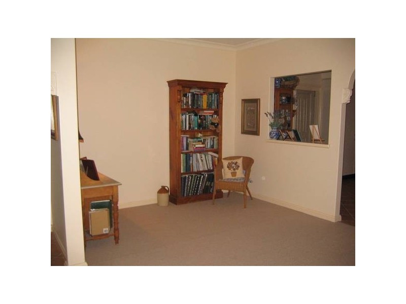 2 Paris Place, Cowra NSW 2794