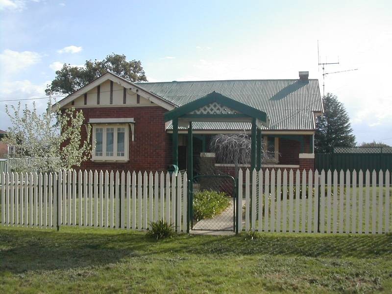 66 Fitzroy Avenue, Cowra NSW 2794