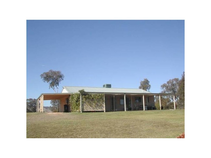 67 Military Parade, Cowra NSW 2794