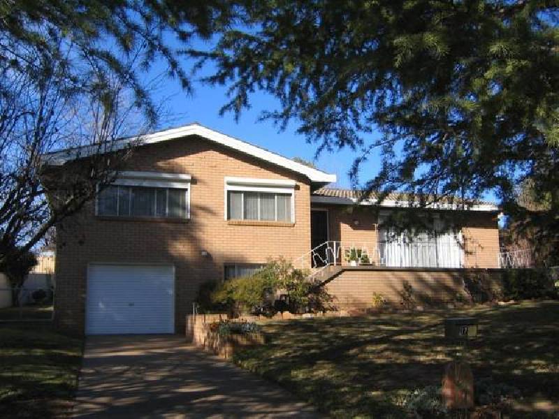 17 Berowra Street, Cowra NSW 2794