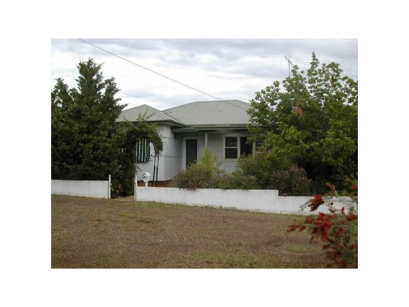 Macassar Street, Cowra NSW 2794