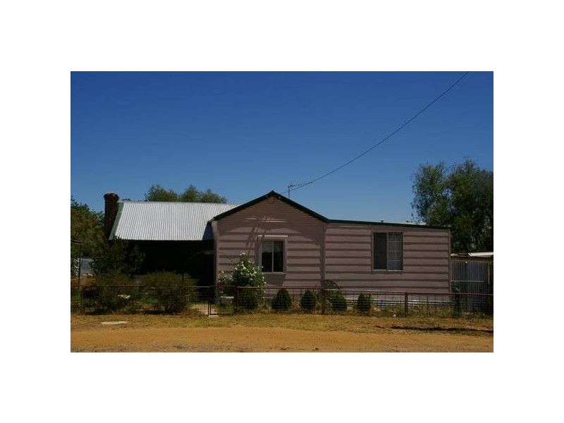 9 Waugoola Street, Woodstock NSW 2793