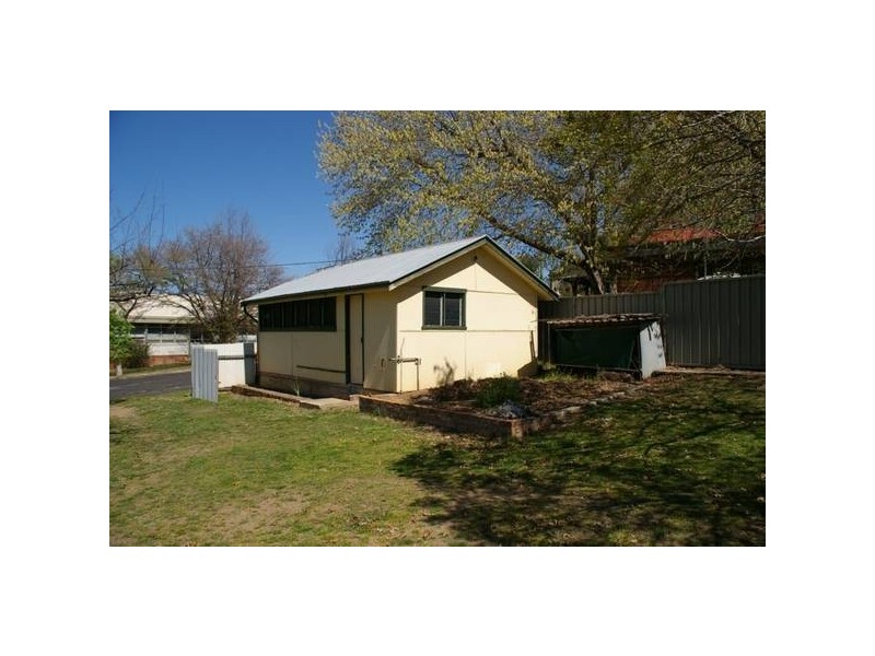 32 Lynch Street, Cowra NSW 2794