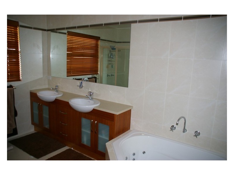 59 Vernon Drive, Cowra NSW 2794