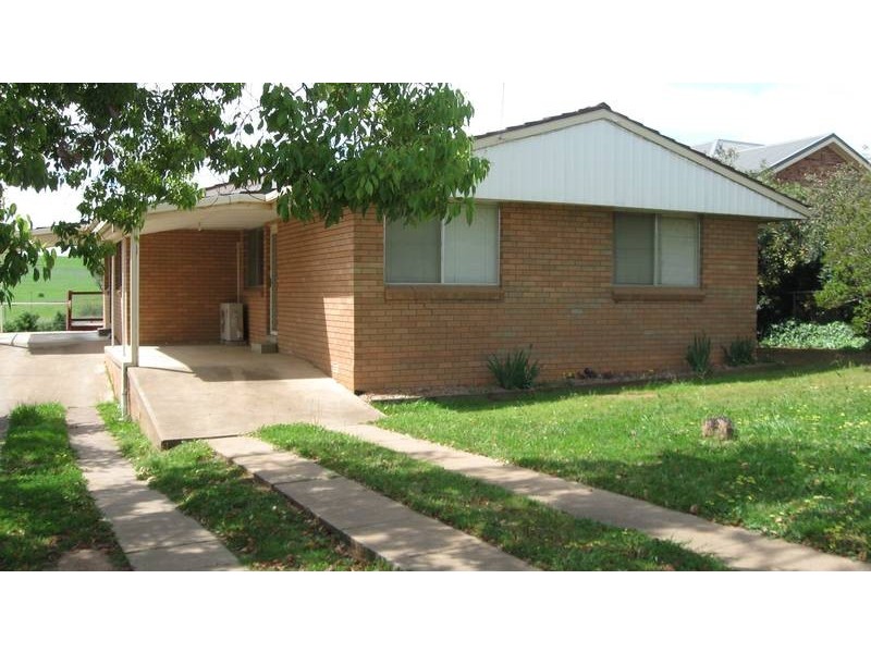 B/28 Wollowra Street, Cowra NSW 2794