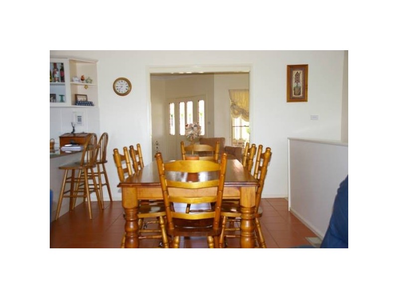8 London Drive, Cowra NSW 2794