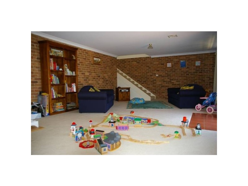 8 London Drive, Cowra NSW 2794
