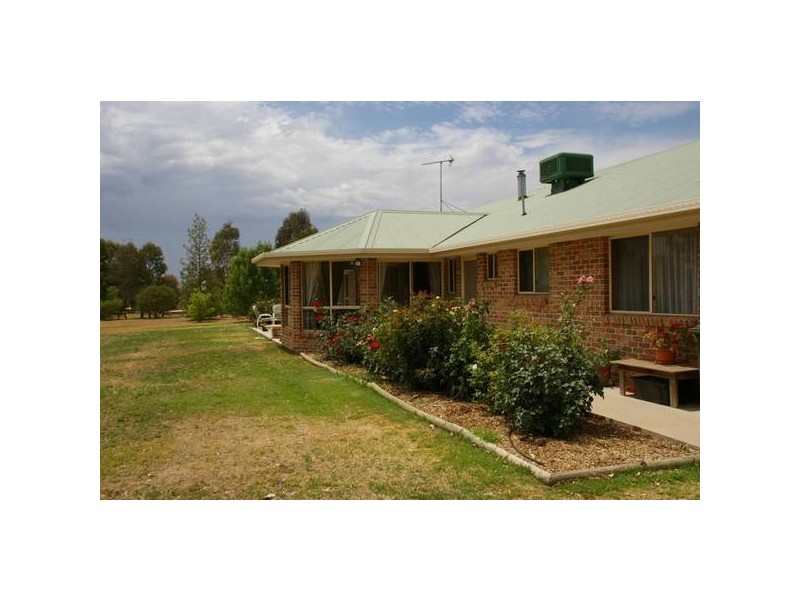 River Park Road, Cowra NSW 2794