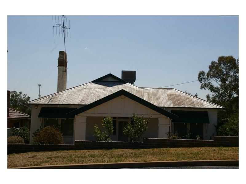 6 Smith Street, Cowra NSW 2794