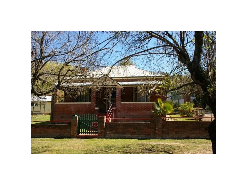 32 Lynch Street, Cowra NSW 2794