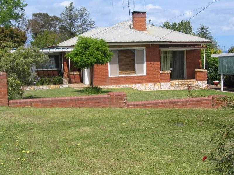 27 Macassar Street, Cowra NSW 2794