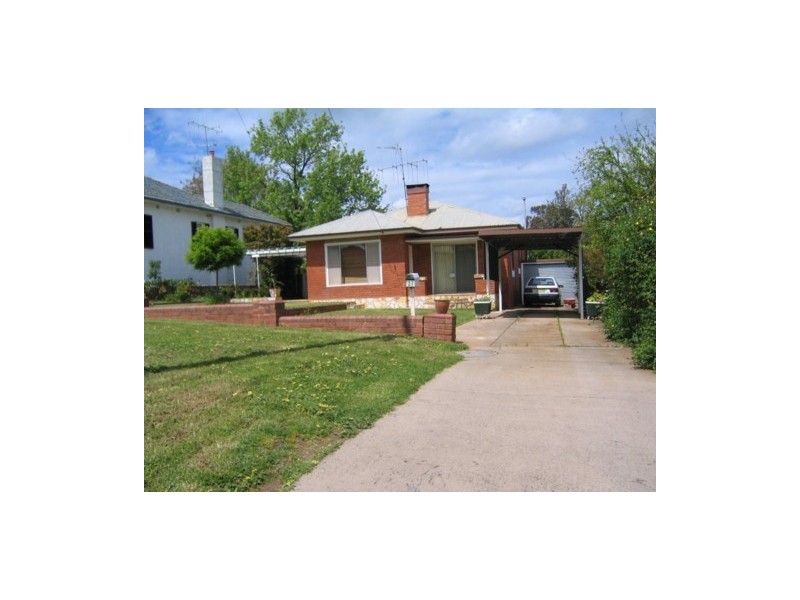 27 Macassar Street, Cowra NSW 2794