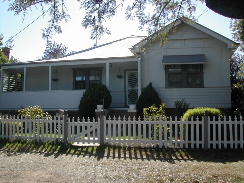 7 Nelson Street, Cowra NSW 2794