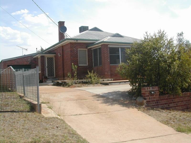 31 Liverpool Street, Cowra NSW 2794