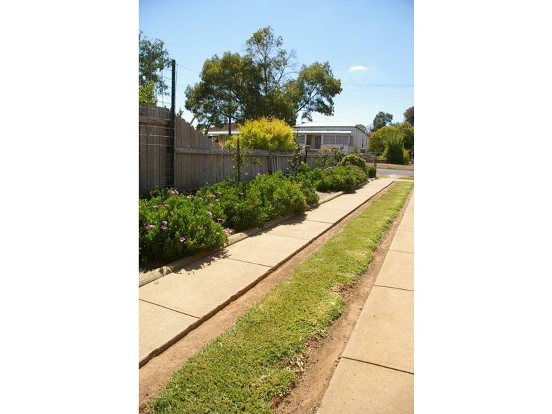 18 Wellington Street, Cowra NSW 2794