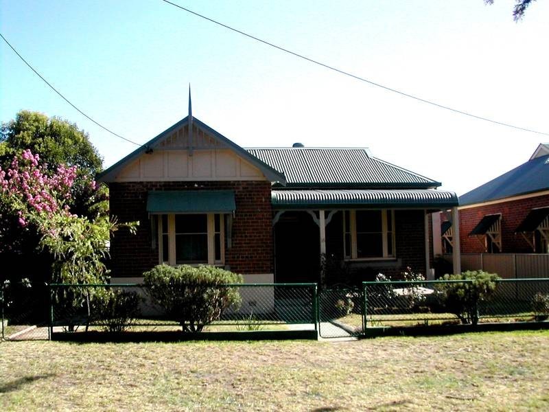 16 Denman Street, Cowra NSW 2794