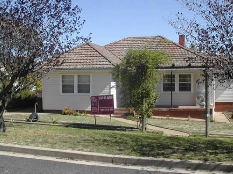 14 Brisbane Avenue, Cowra NSW 2794