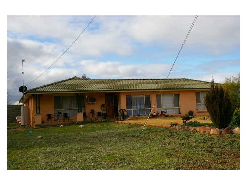 6 Mary Road, Cowra NSW 2794