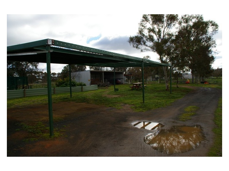 6 Mary Road, Cowra NSW 2794