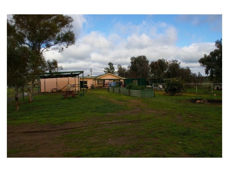 6 Mary Road, Cowra NSW 2794