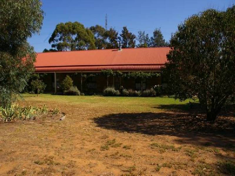 16 Dawson Drive, Cowra NSW 2794