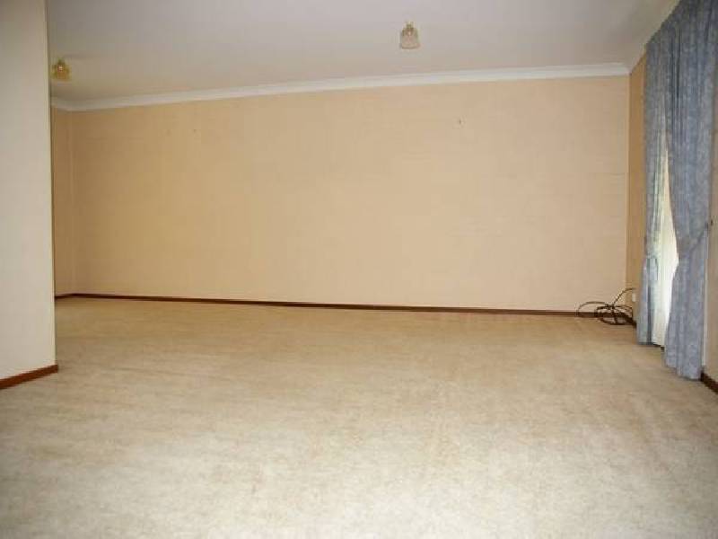 16 Dawson Drive, Cowra NSW 2794