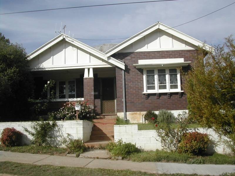 7 Smith Street, Cowra NSW 2794