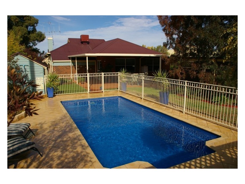 18 Keswick Street, Cowra NSW 2794
